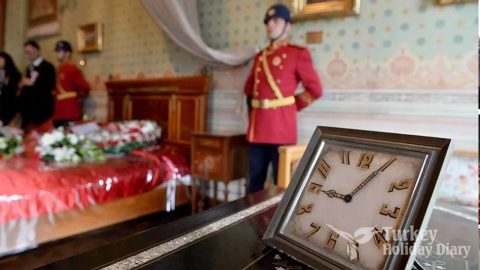 dolmabahce-place-mustafa-kemal-ataturk