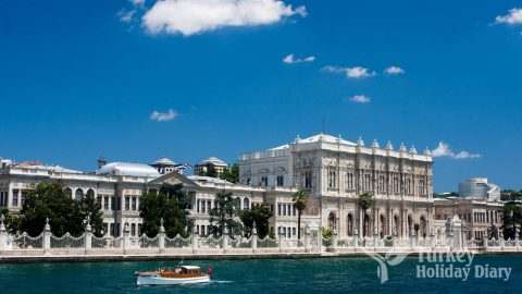 dolmabahce-place-sea